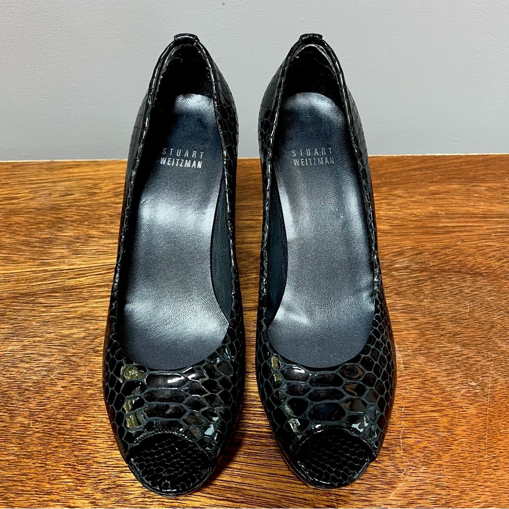 STUART WEITZMAN Black Plainfield Pumps Peep
Toe 7 Snakeskin Leather heel
